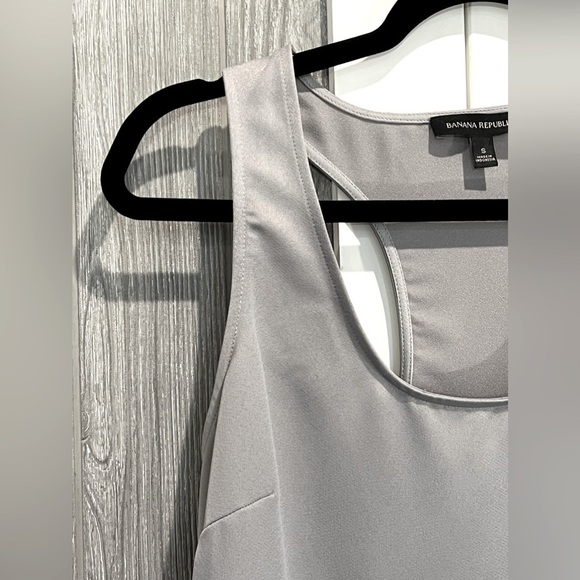 B4.16 Banana Republic Tank Top Racerback Satiny Cami Shell Size S Grey/Silver - Picture 2 of 6